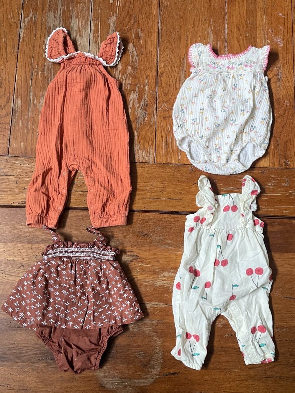 Lot of 4 - Bodysuits, matching, various brands - size 3-6M